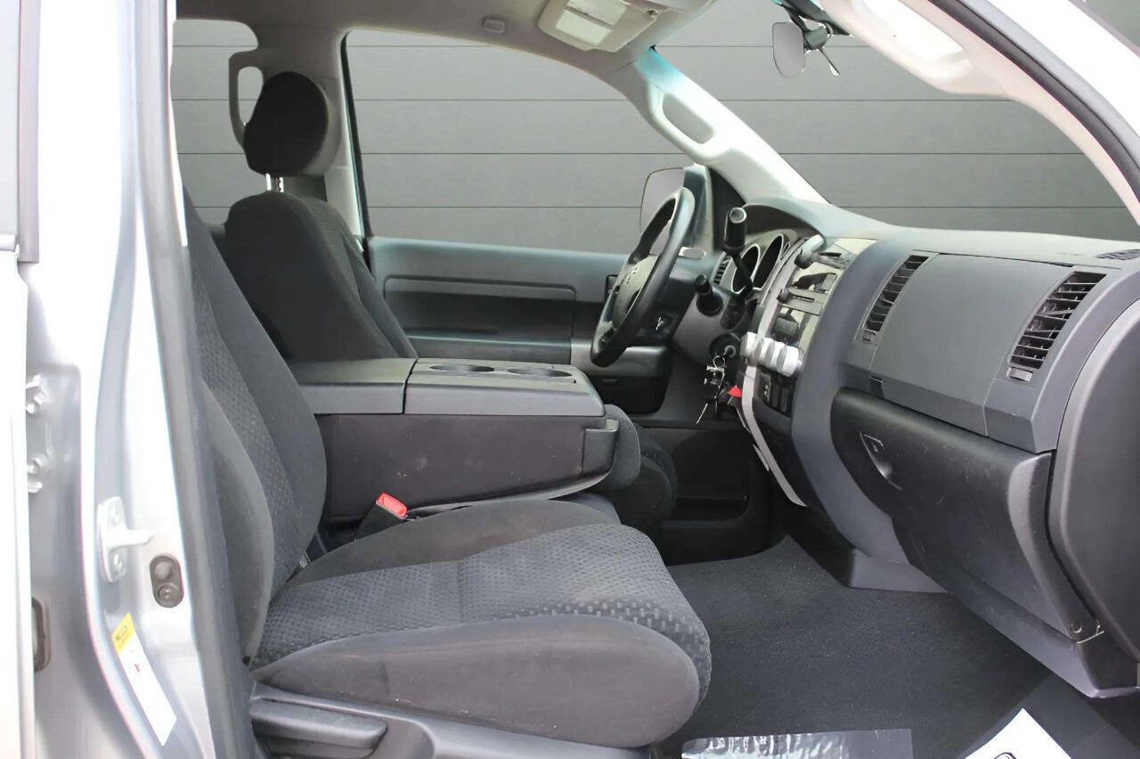 Used 2013 Toyota Tundra 4x4 CrewMax image 13