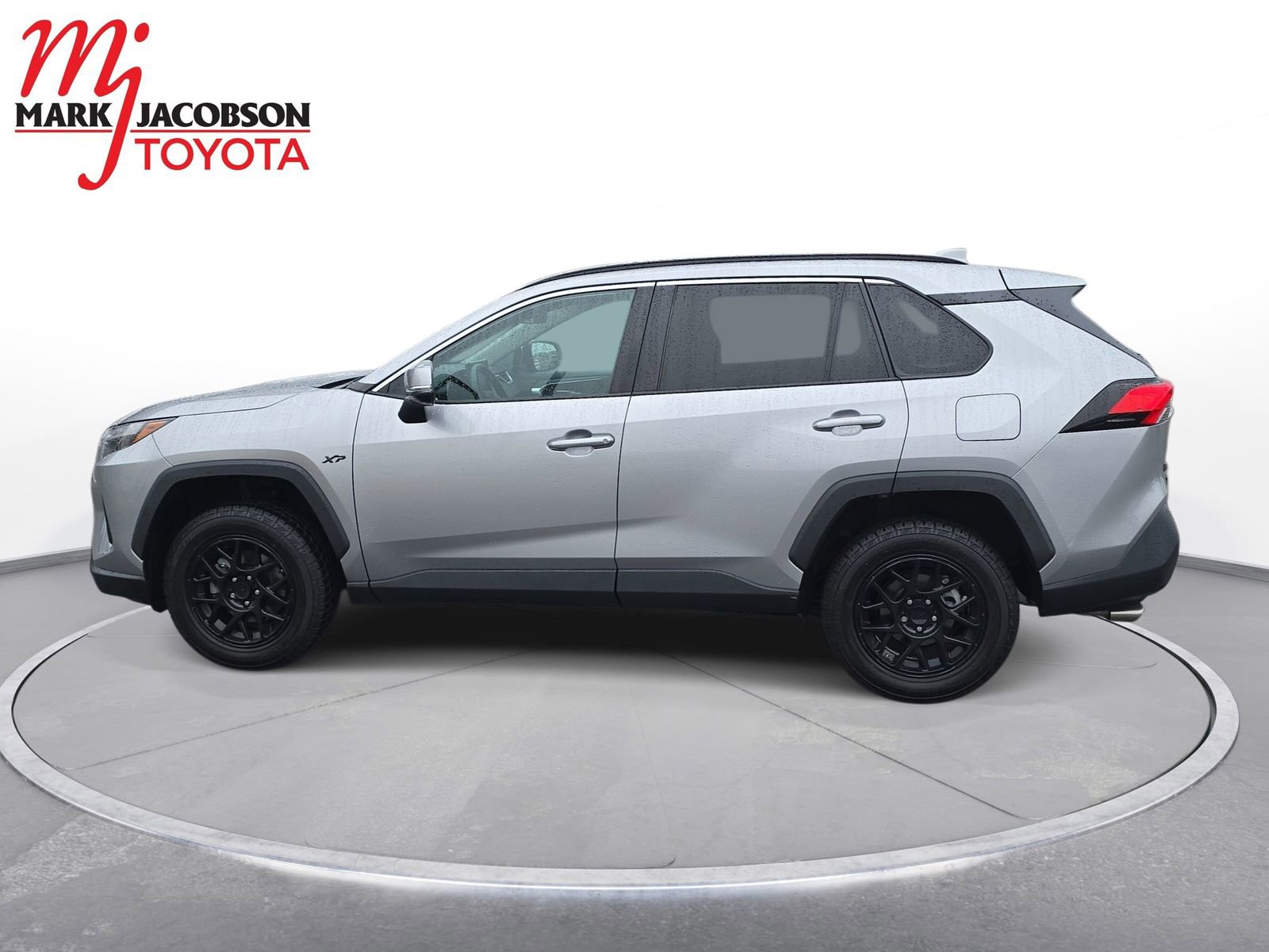 Used 2022 Toyota RAV4 XLE image 12