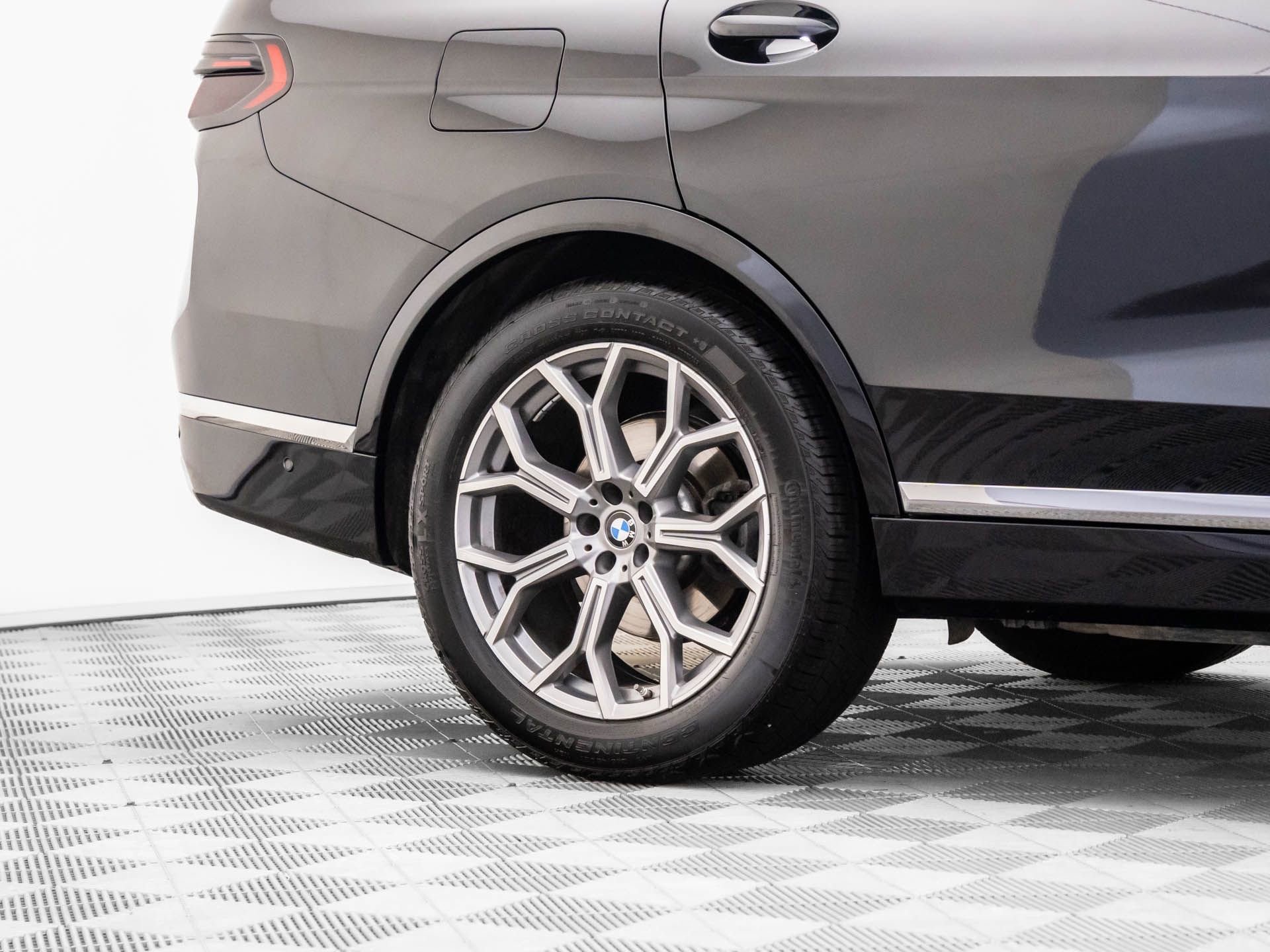 Certified 2025 BMW X7 xDrive40i w/ Premium Package image 35