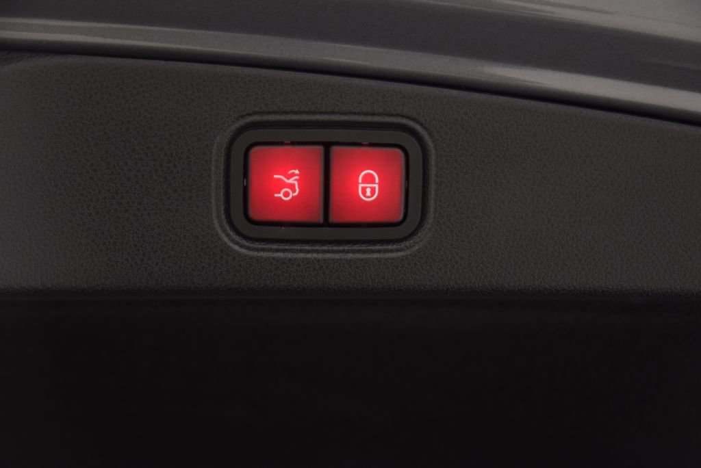 Used 2018 Mercedes-Benz E 400 Coupe image 31