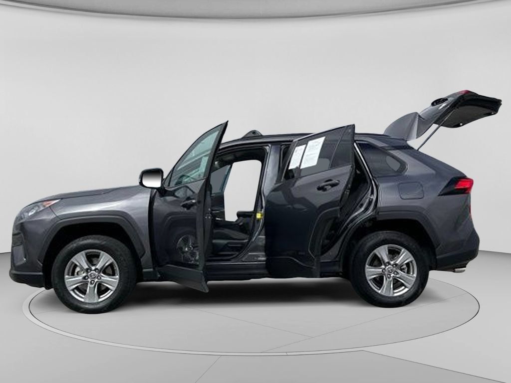 Used 2022 Toyota RAV4 LE w/ Carpet Mat Package (TMS) AWD/4WD image 31