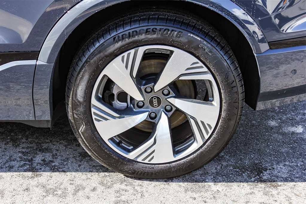 Used 2025 Audi Q6 e-tron Premium w/ Convenience Package image 10