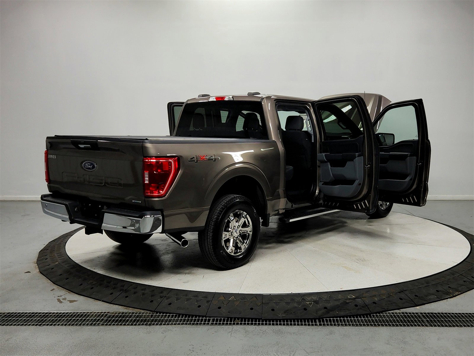 Used 2023 Ford F150 XLT w/ Equipment Group 301A Mid image 15