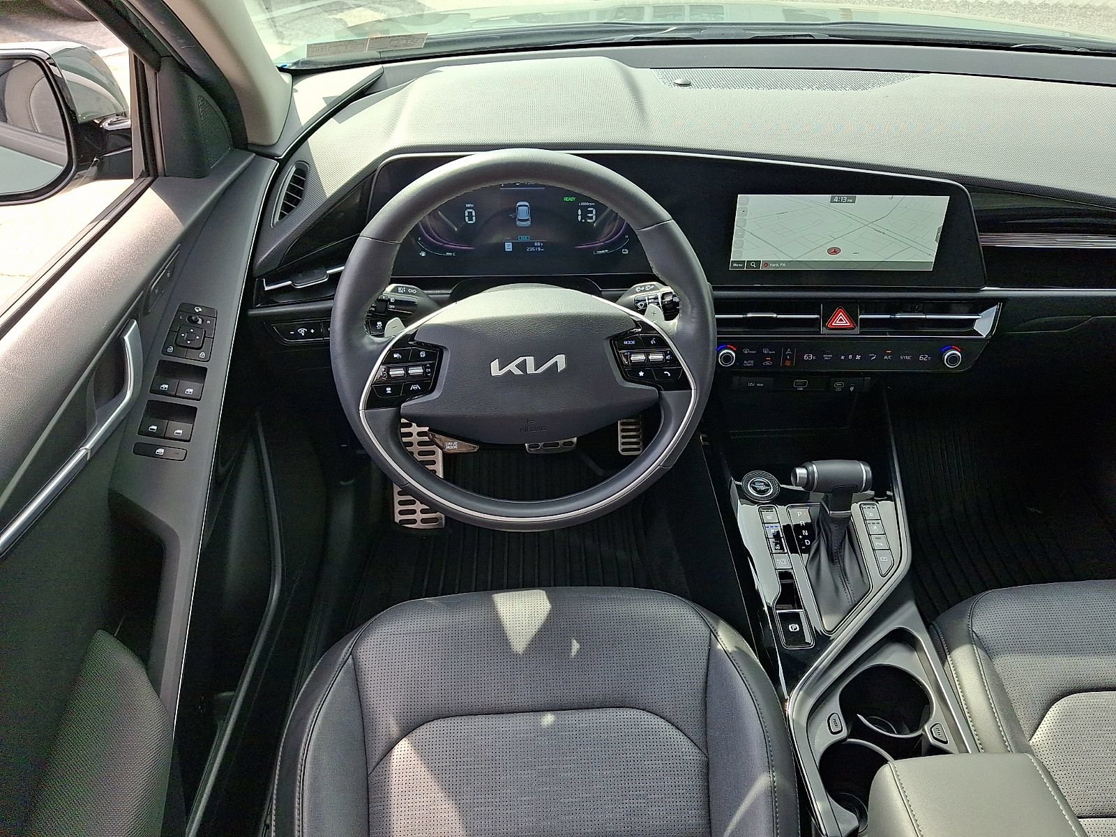 Used 2023 Kia Niro SX Touring FWD image 11