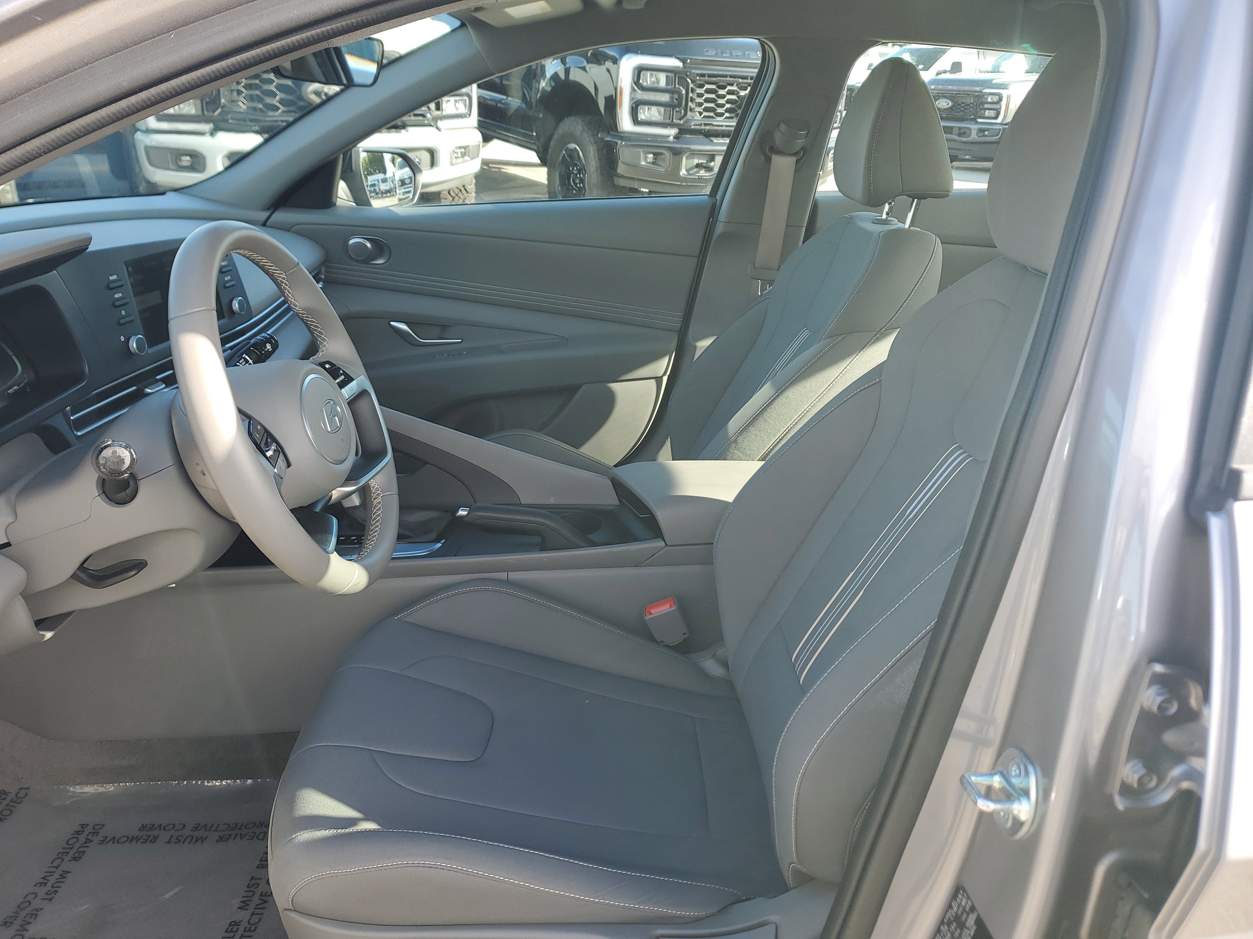 Used 2025 Hyundai Elantra Sport image 11