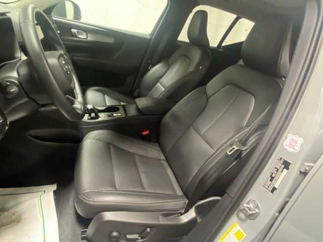 Certified 2025 Volvo XC40 B5 Core AWD/4WD image 11