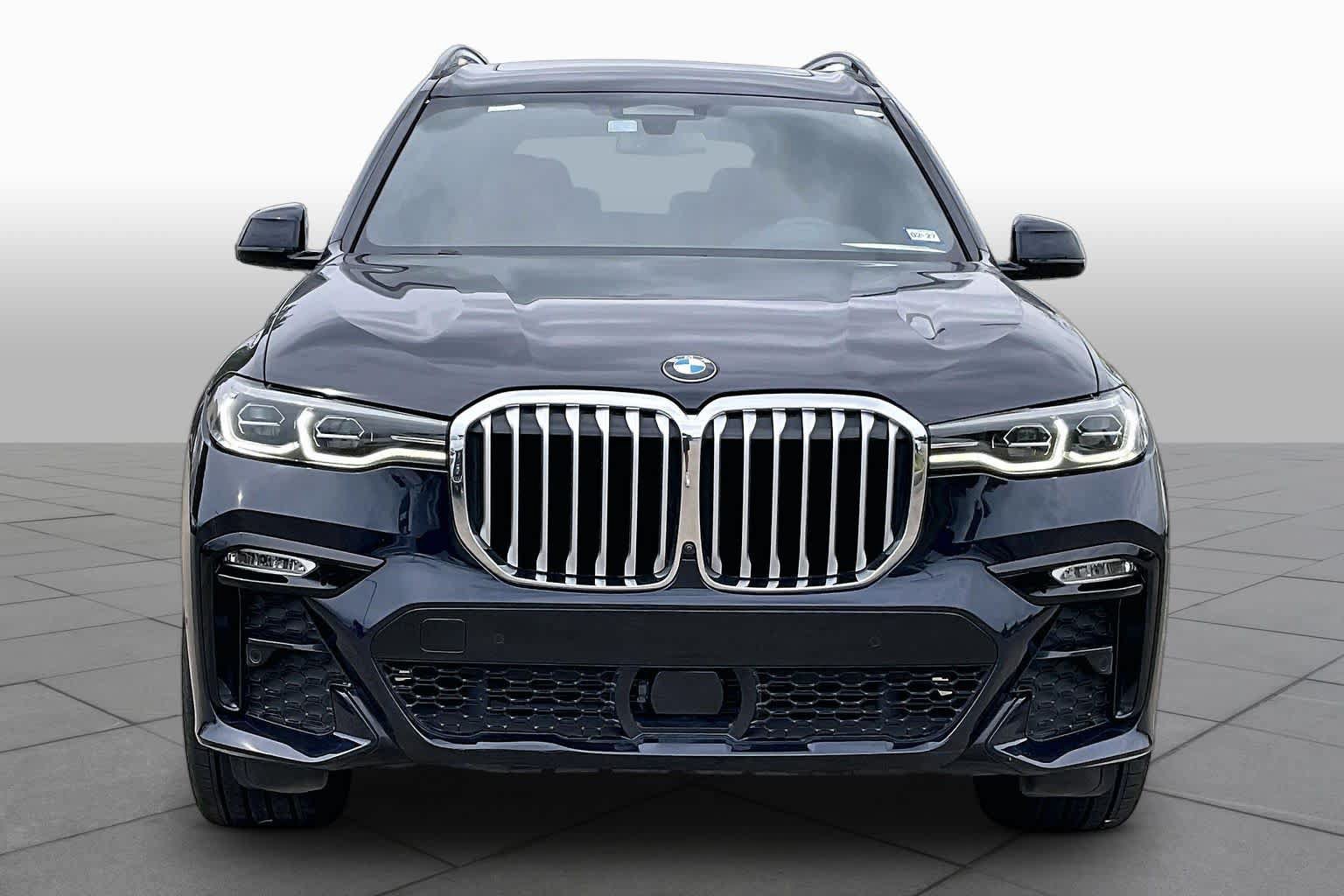 Used 2022 BMW X7 xDrive40i w/ M Sport Package AWD/4WD image 3