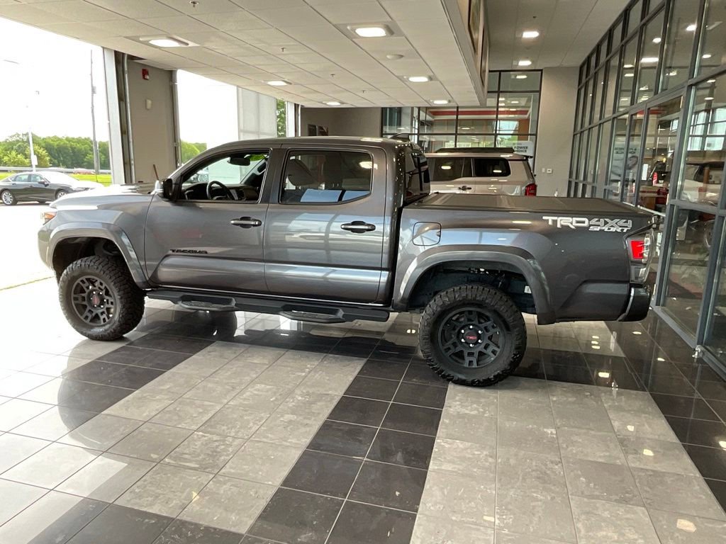 Used 2021 Toyota Tacoma TRD Sport w/ TRD Premium Sport Package AWD/4WD image 4