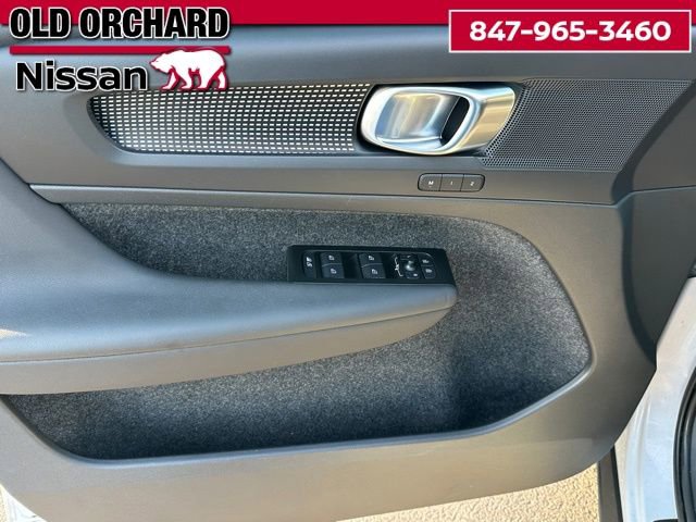 Used 2022 Volvo XC40 P8 Recharge Plus image 10