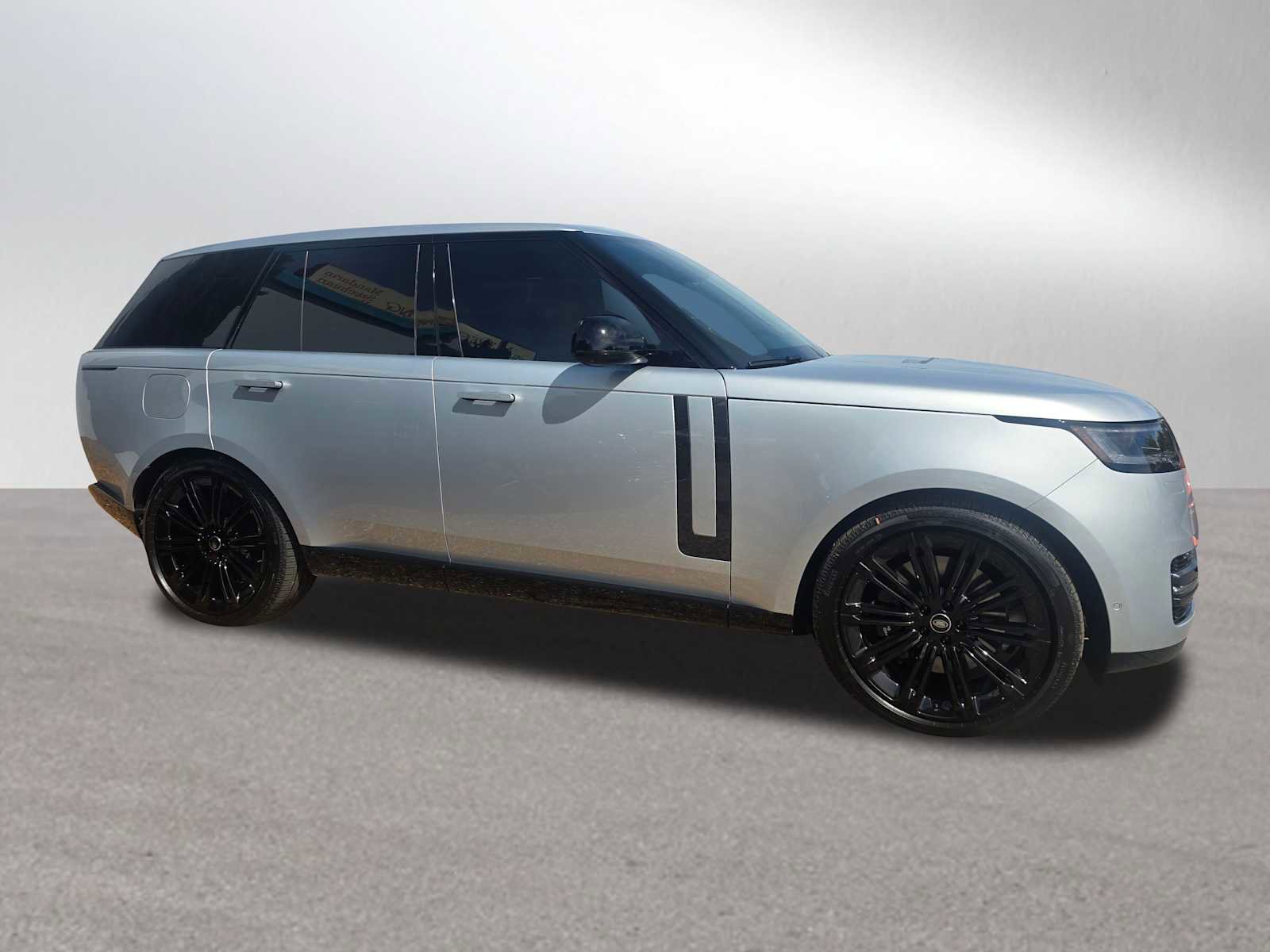 Used 2025 Land Rover Range Rover SE image 6