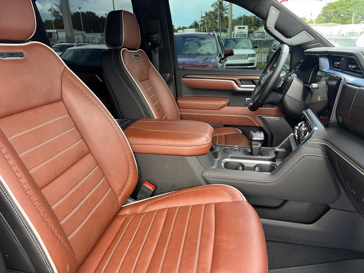 Used 2025 GMC Sierra 1500 Denali Ultimate AWD/4WD image 9