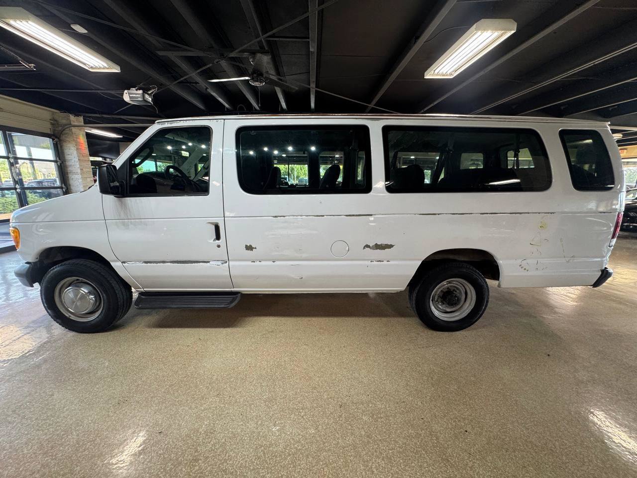Used 2006 Ford E-350 and Econoline 350 XL RWD image 4