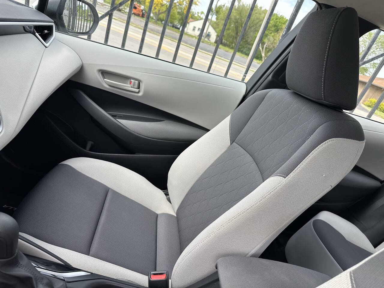 Used 2023 Toyota Corolla LE w/ Carpet Mat Package (TMS) FWD image 27