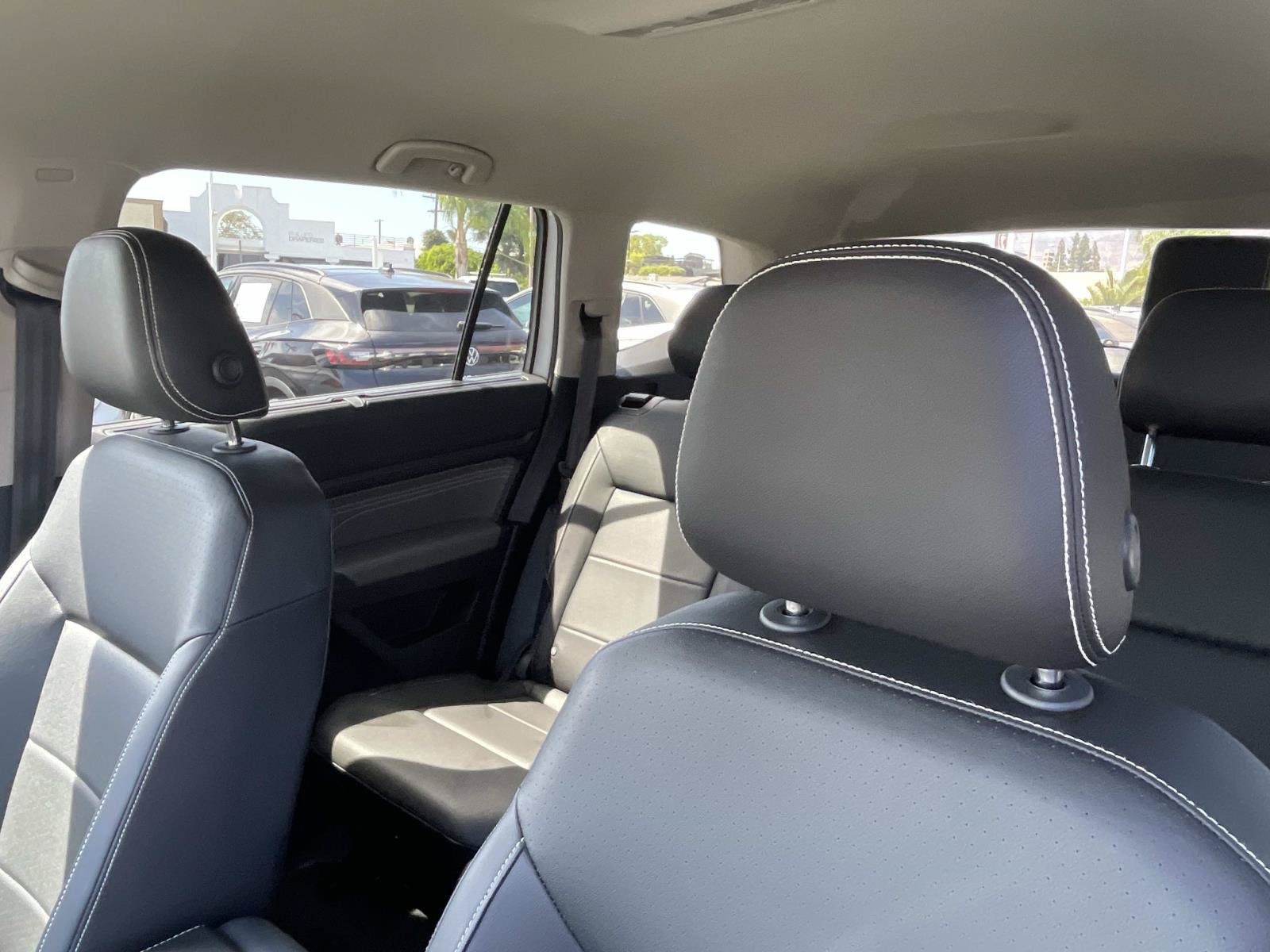 Certified 2023 Volkswagen Atlas SE w/ Black Wheel Package FWD image 23