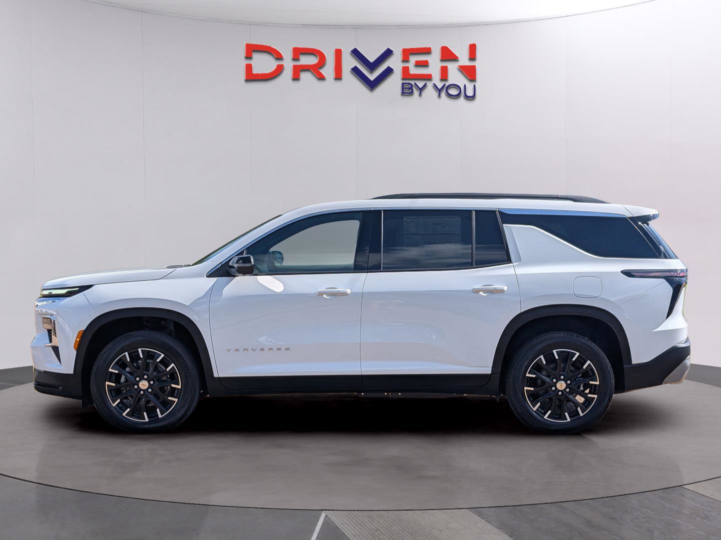 New 2026 Chevrolet Traverse LT w/ Sun and Wheel Package FWD image 2