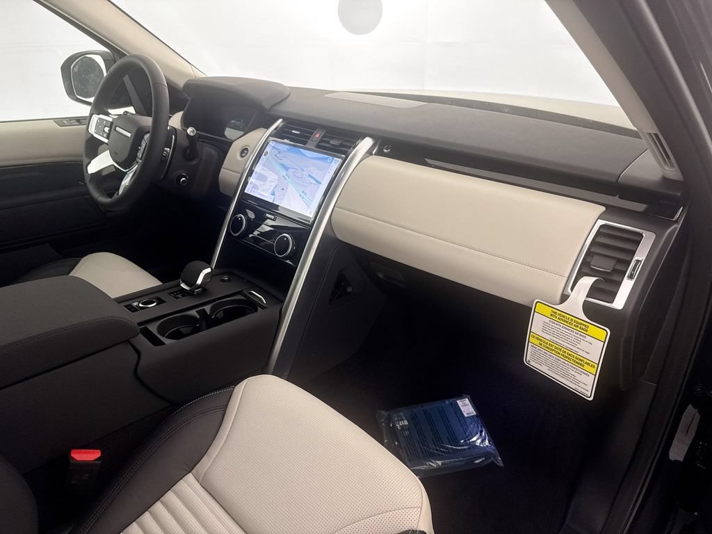 New 2026 Land Rover Discovery S AWD/4WD image 29