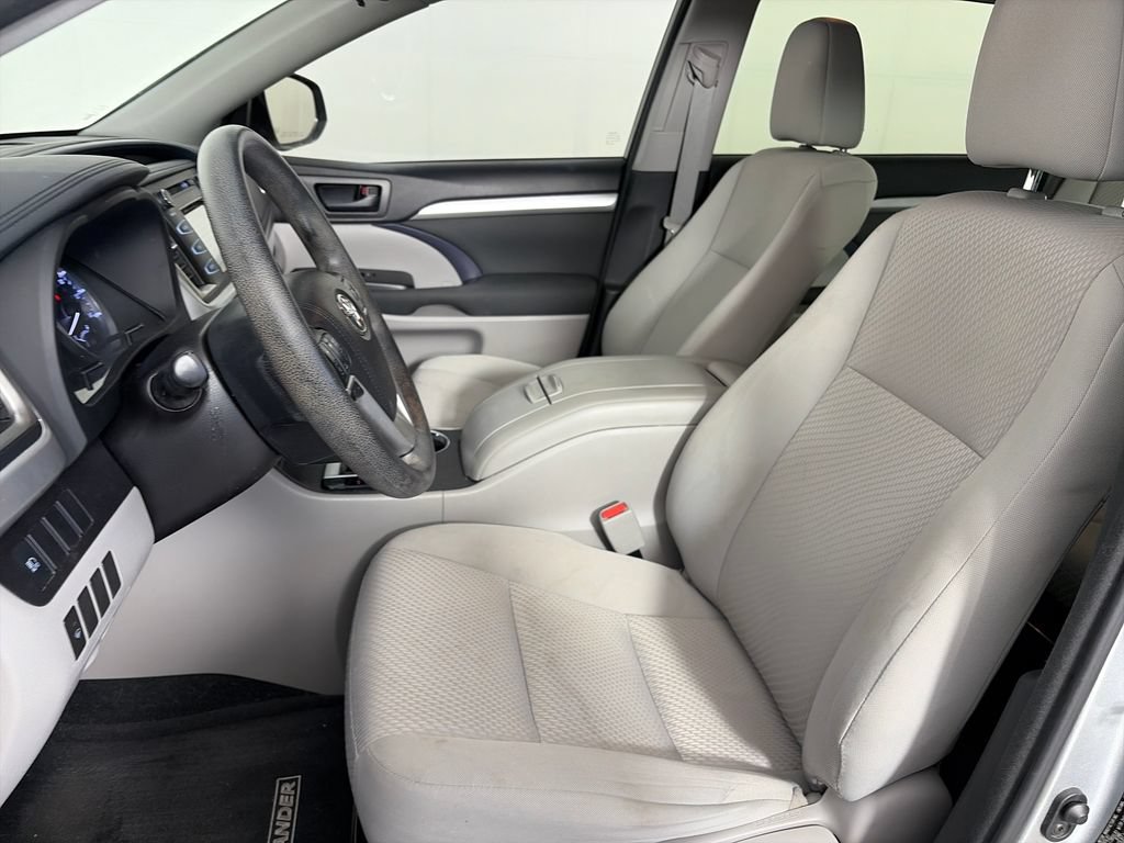 Used 2017 Toyota Highlander LE FWD image 11