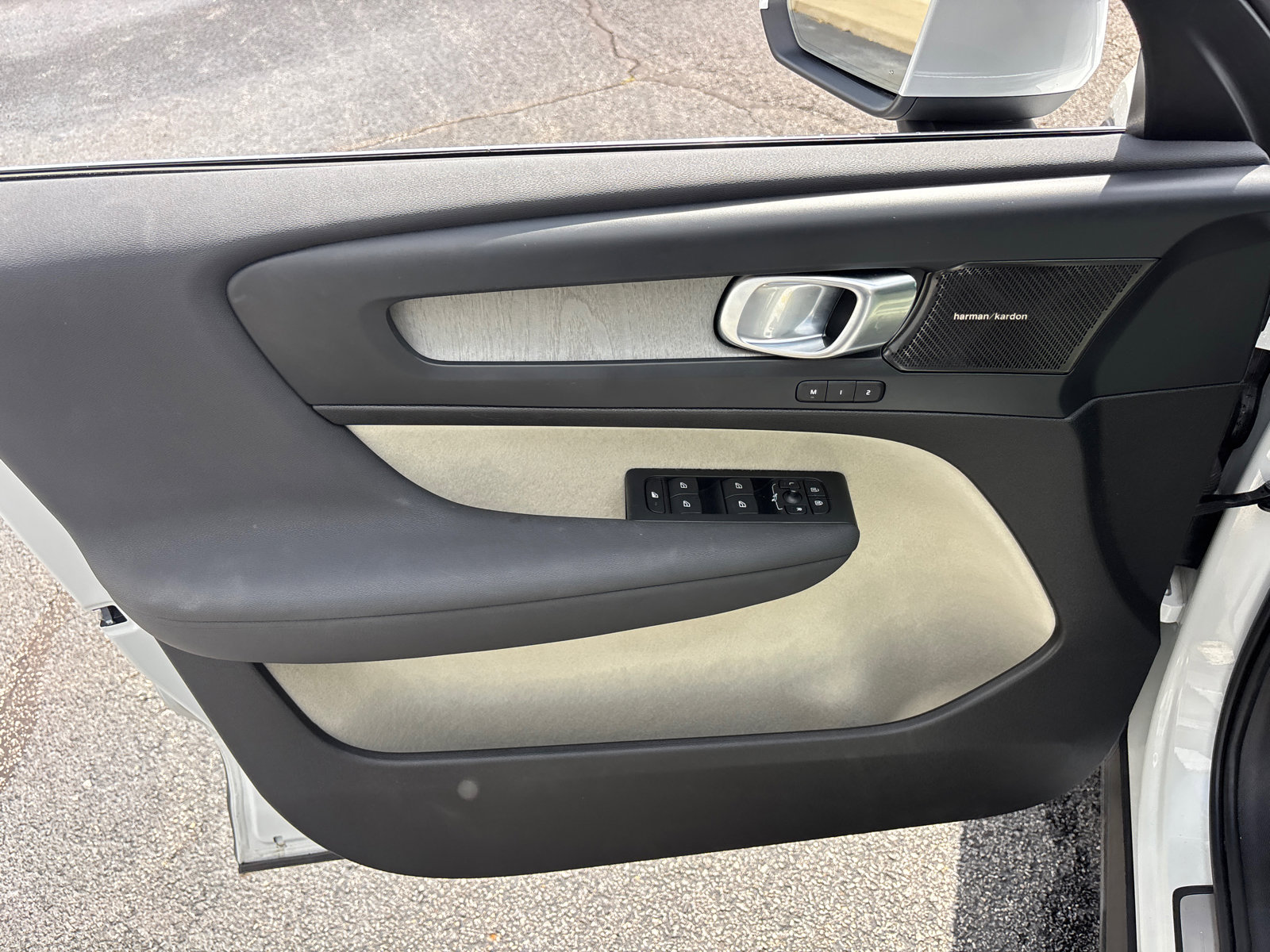 Used 2024 Volvo XC40 B5 Plus w/ Climate Package AWD/4WD image 11