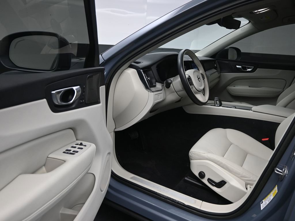 Used 2023 Volvo XC60 B5 Plus w/ Protection Package Premier image 10