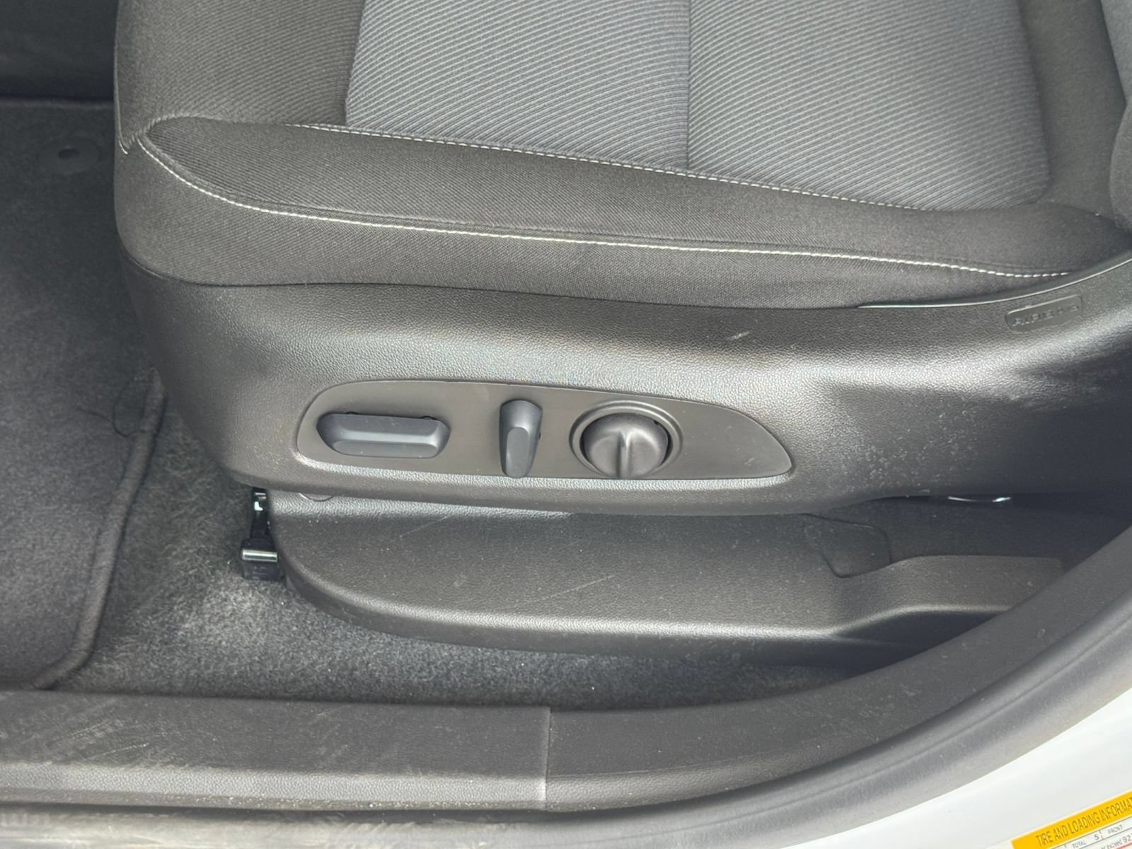 Used 2025 Chevrolet Blazer LT FWD image 23