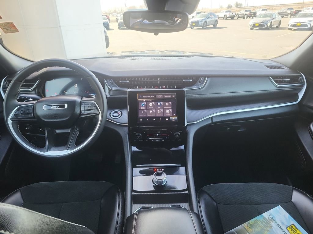 Used 2024 Jeep Grand Cherokee Altitude image 13