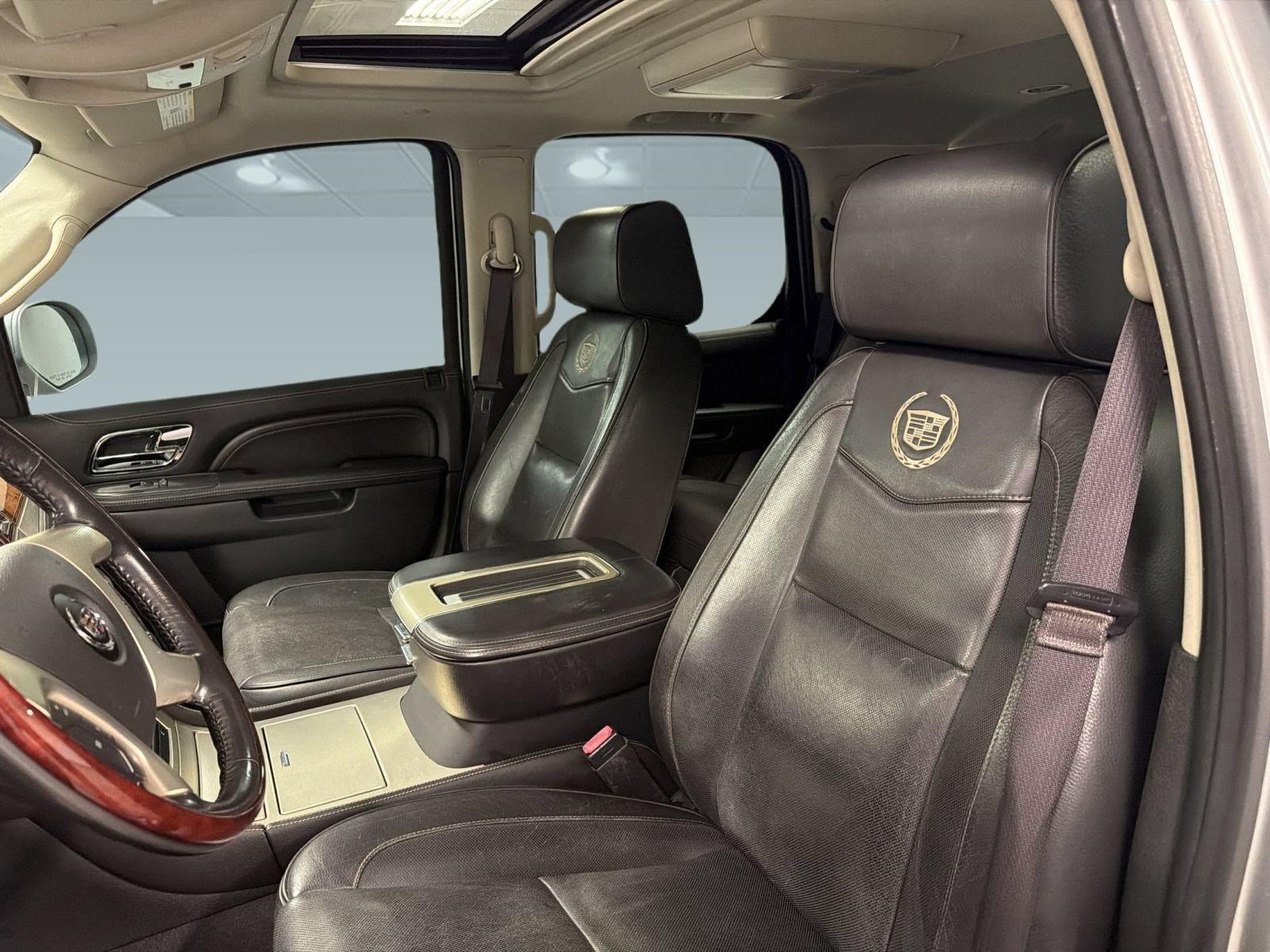 Used 2013 Cadillac Escalade Platinum AWD/4WD image 21