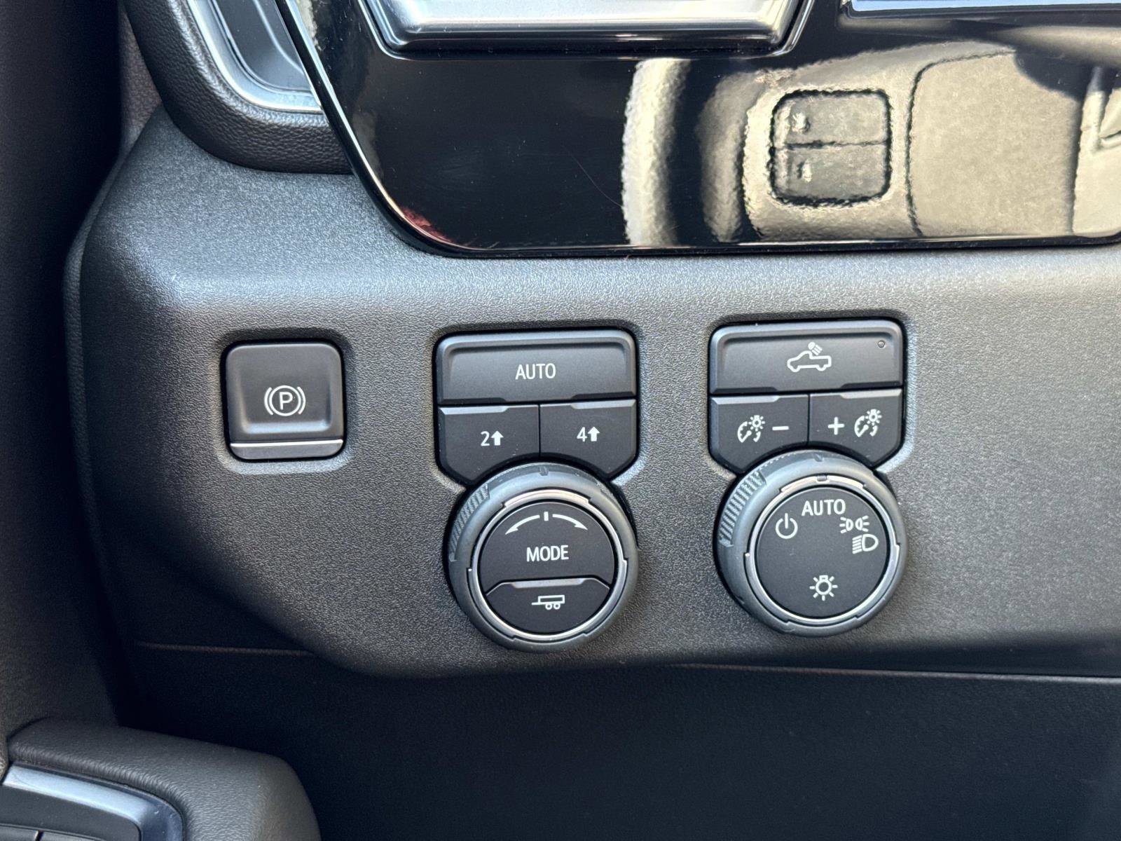 Used 2022 Chevrolet Silverado 1500 LT AWD/4WD image 11