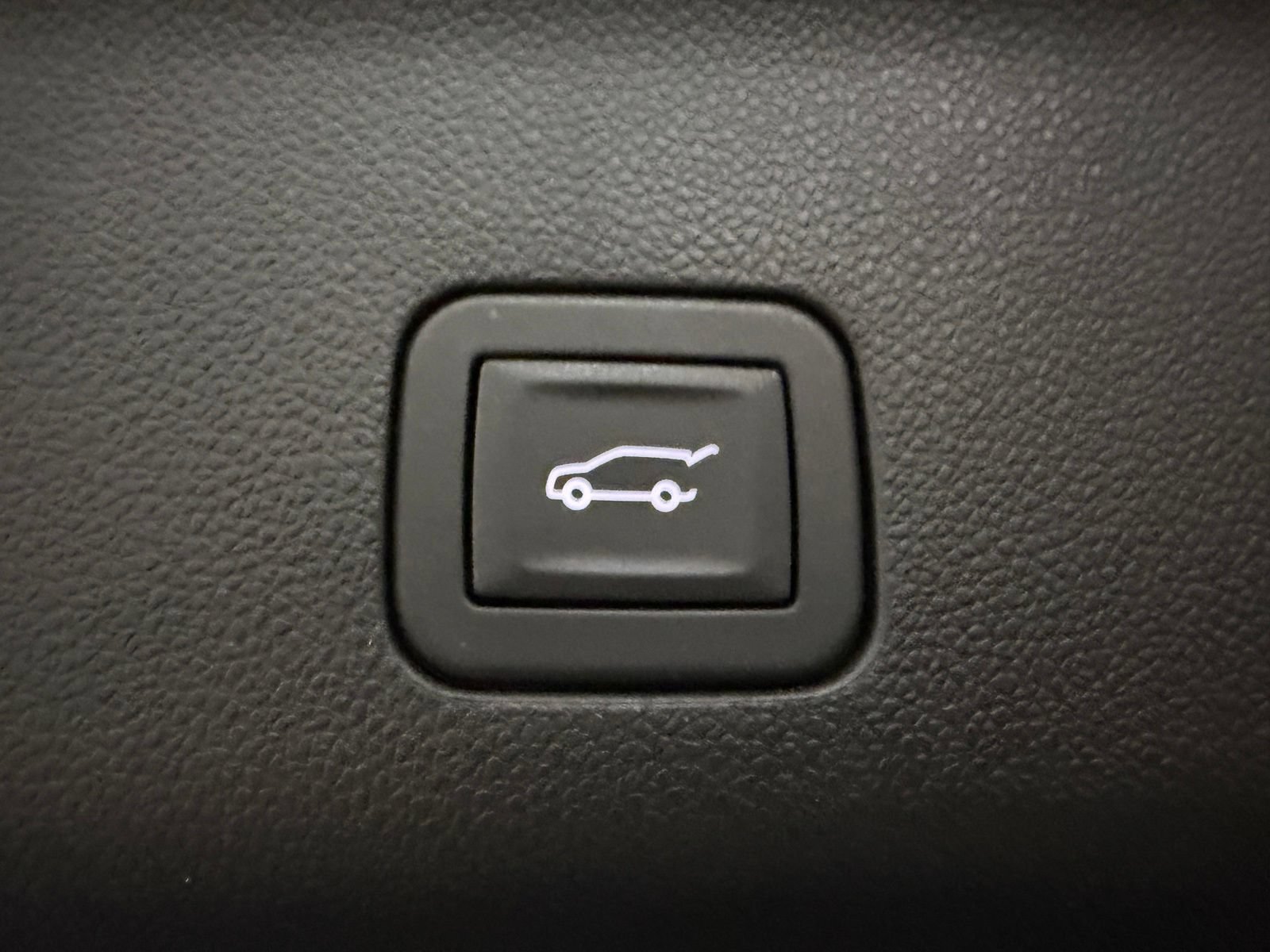 Used 2025 Chevrolet Tahoe Premier AWD/4WD image 16