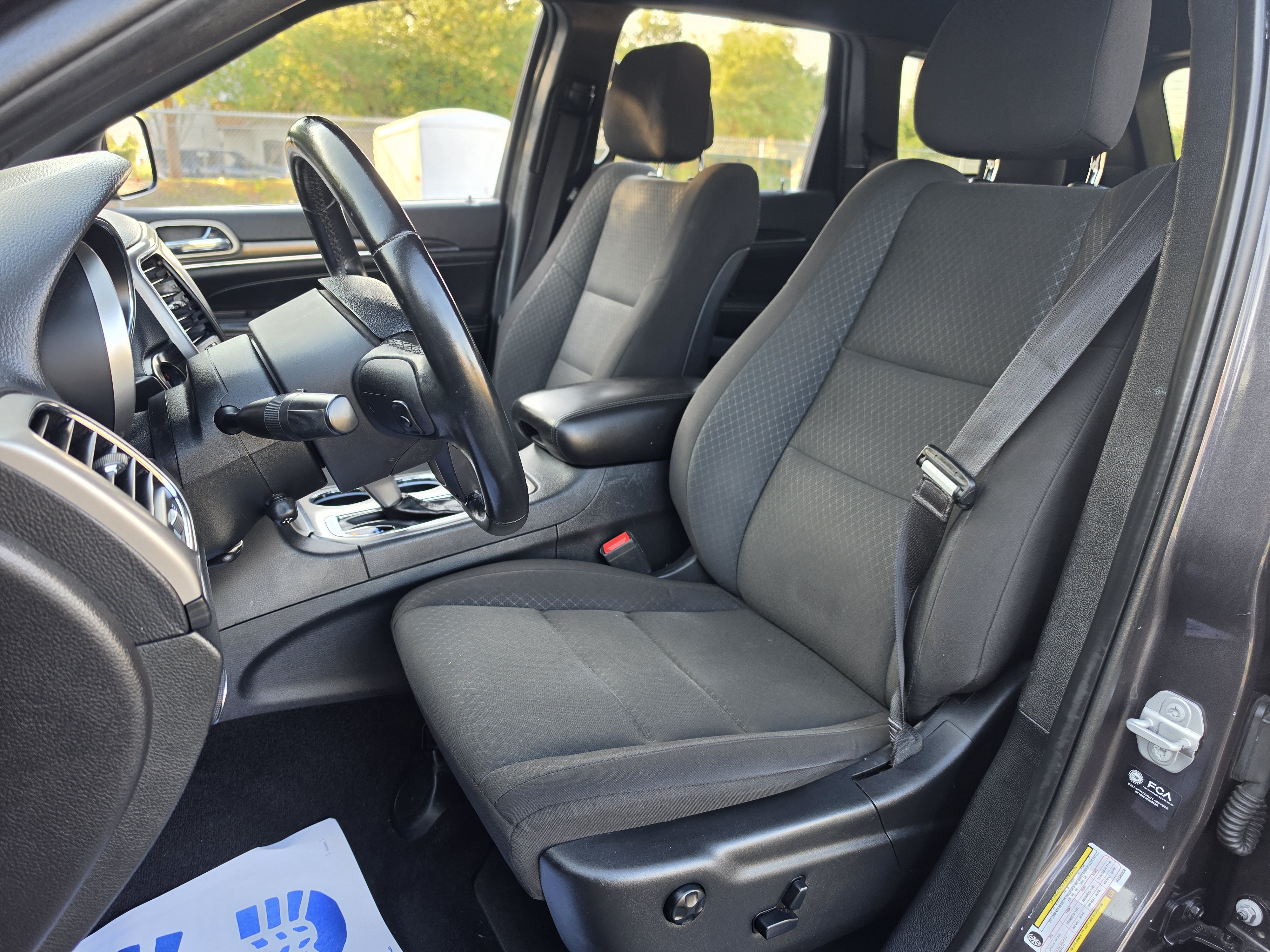 Used 2021 Jeep Grand Cherokee Laredo AWD/4WD image 23