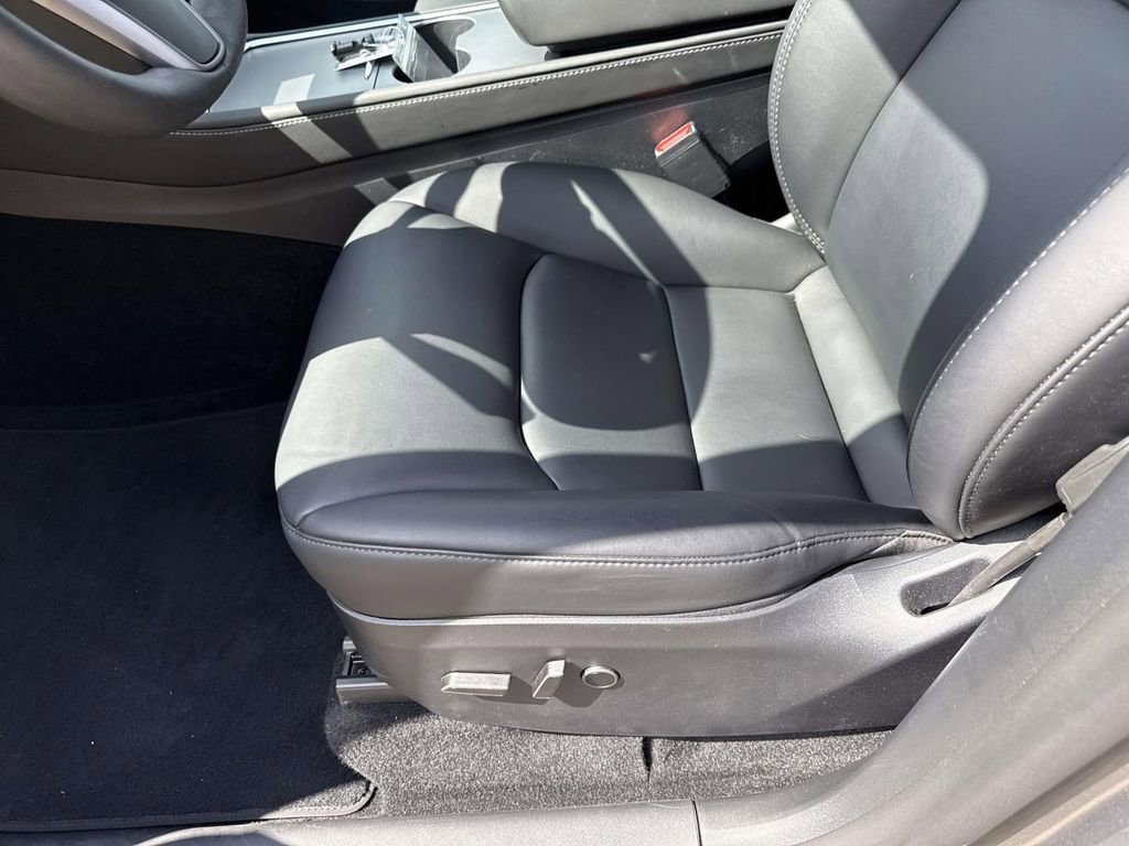 Used 2025 Tesla Model Y Performance AWD/4WD image 29