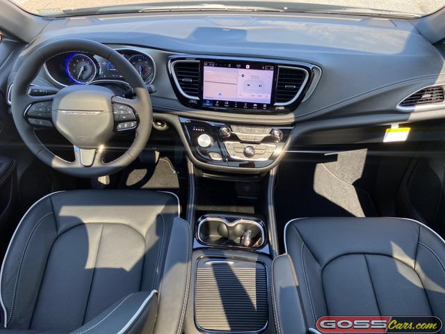 New 2027 Chrysler Pacifica Limited AWD/4WD image 11