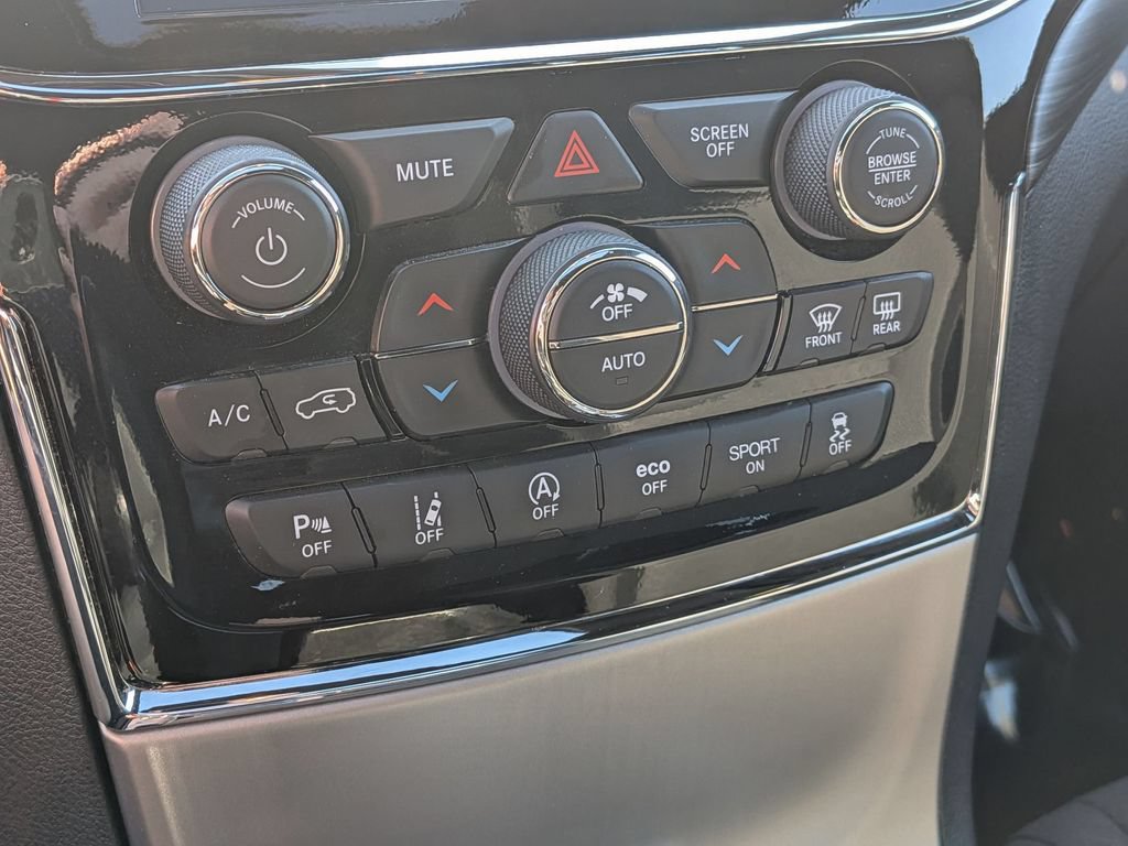 Certified 2022 Jeep Grand Cherokee Laredo E w/ Security & Convenience Group AWD/4WD image 22