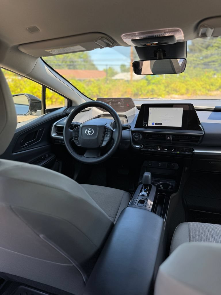 Used 2025 Toyota Prius LE AWD/4WD image 26