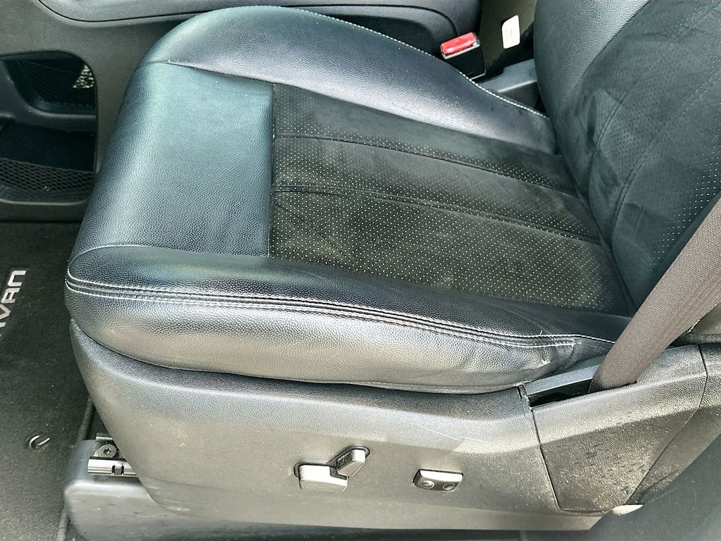 Used 2017 Dodge Grand Caravan SXT w/ Blacktop Package image 19