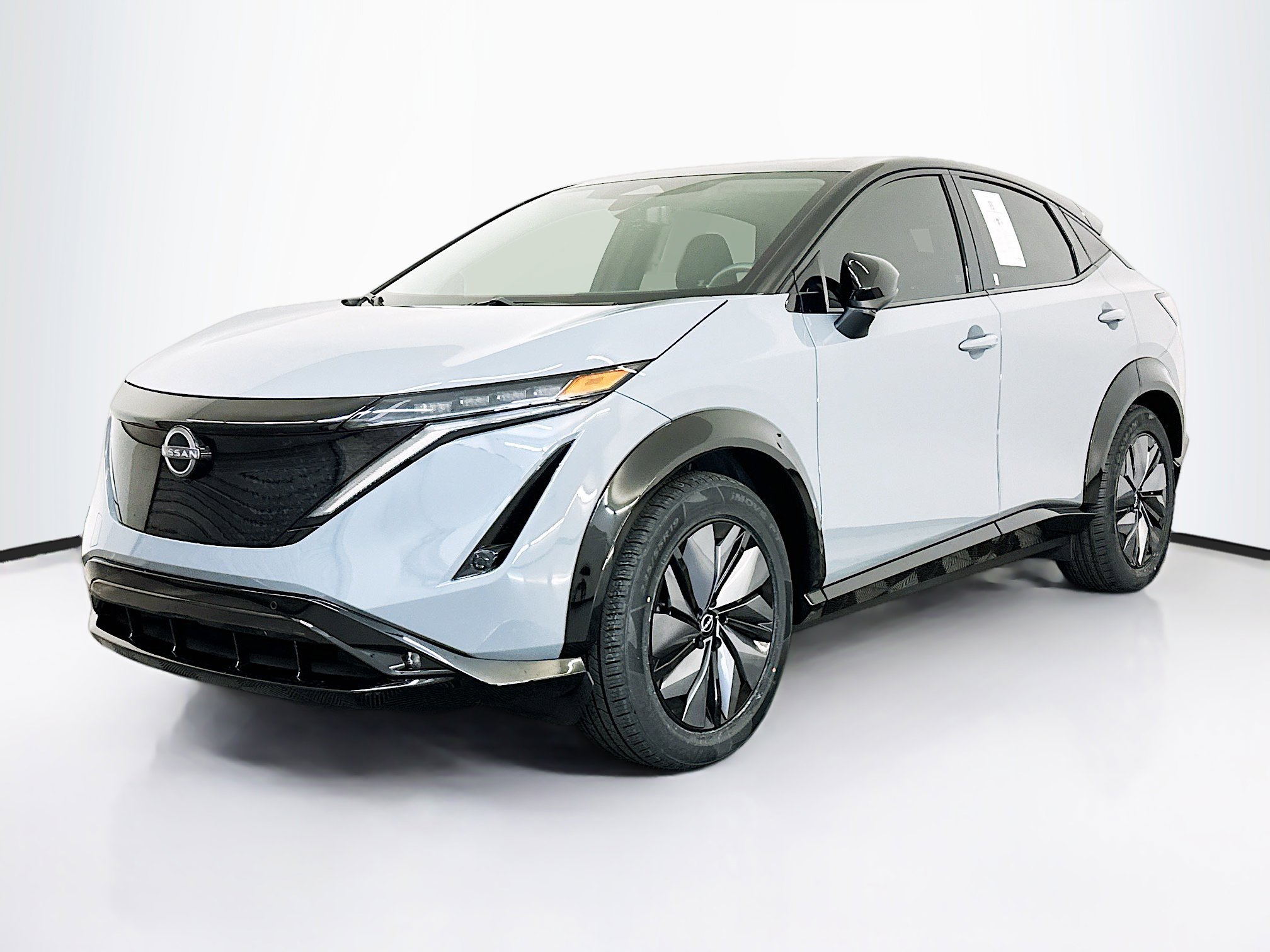 Used 2023 Nissan Ariya AWD image 3