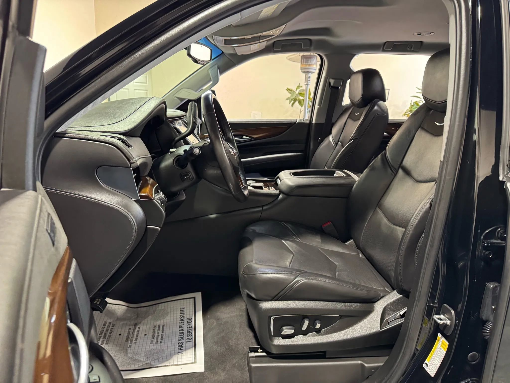 Used 2020 Cadillac Escalade ESV 2WD image 10