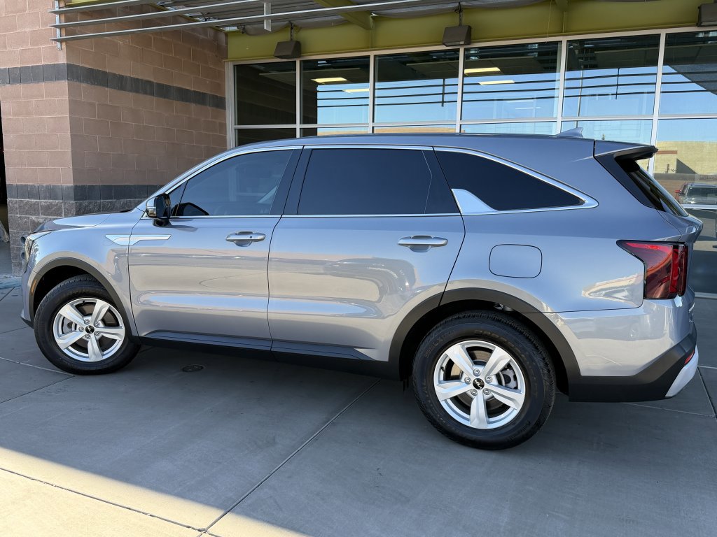 Used 2024 Kia Sorento LX image 5