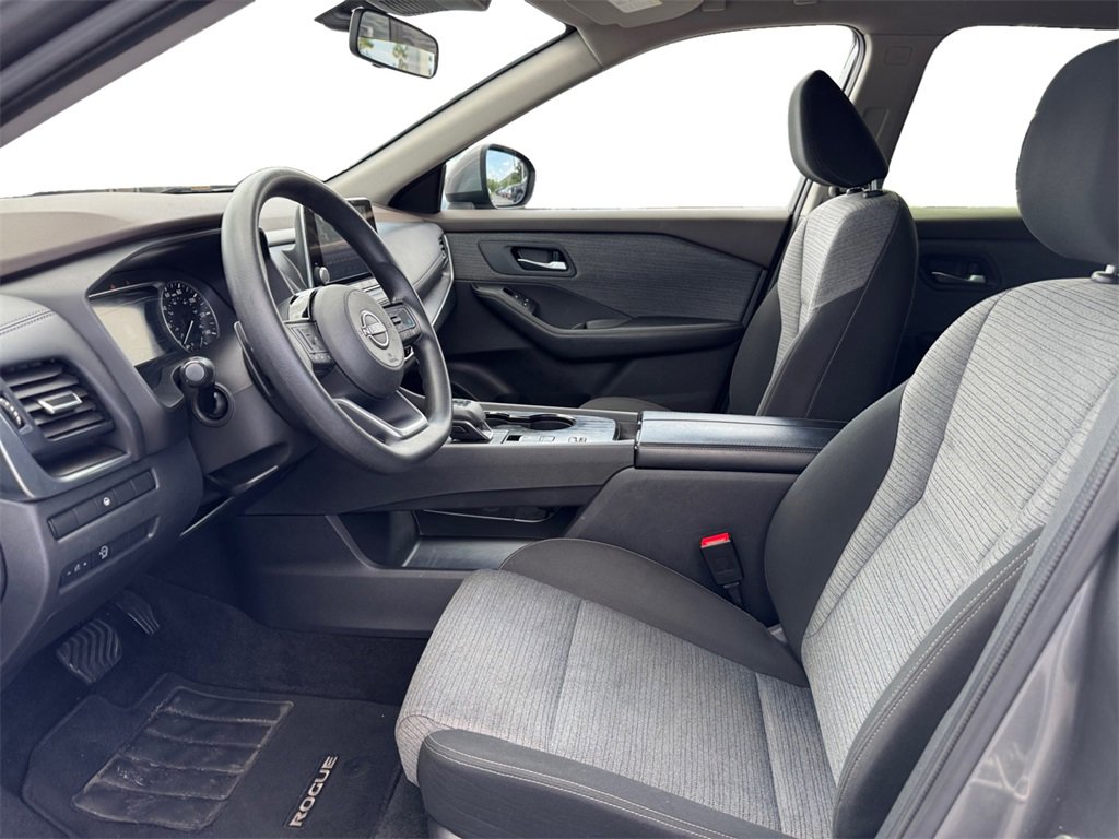 Used 2023 Nissan Rogue SV image 9