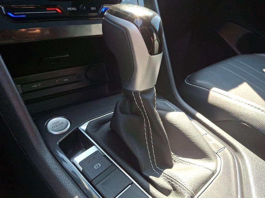 Used 2024 Volkswagen Tiguan SE R-Line AWD/4WD image 14