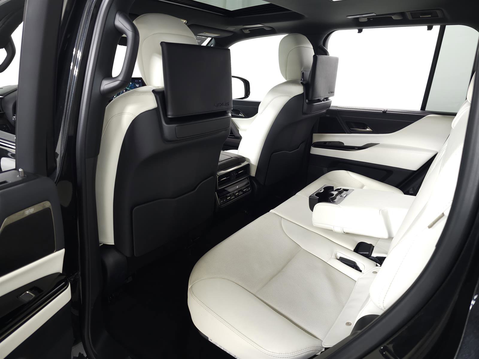 Certified 2024 Lexus LX 600 4WD w/ Appearance Package image 39