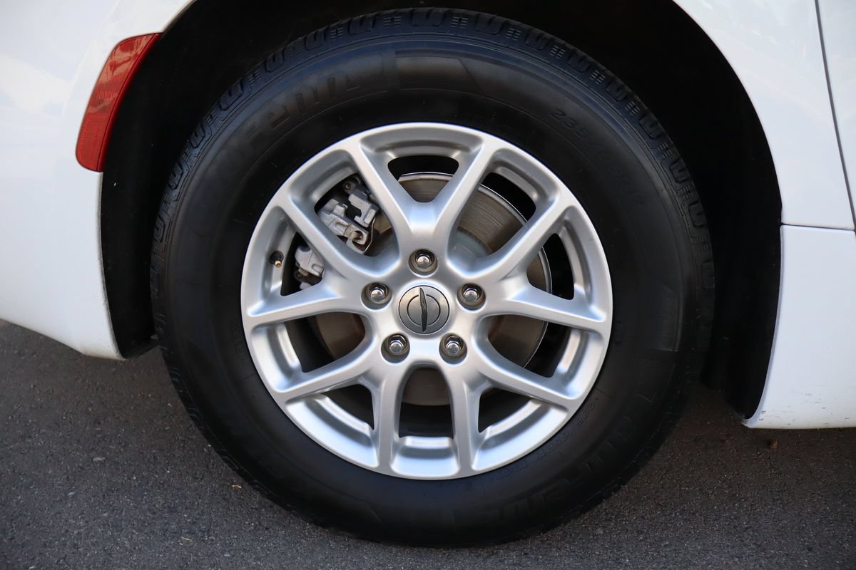 Used 2022 Chrysler Voyager LX FWD image 43