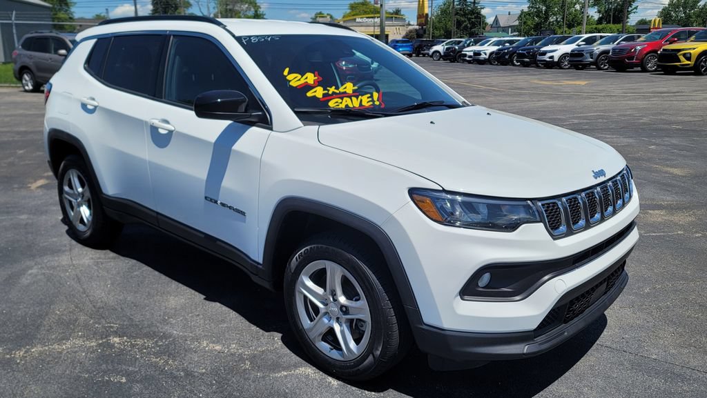 Used 2024 Jeep Compass Latitude AWD/4WD image 2