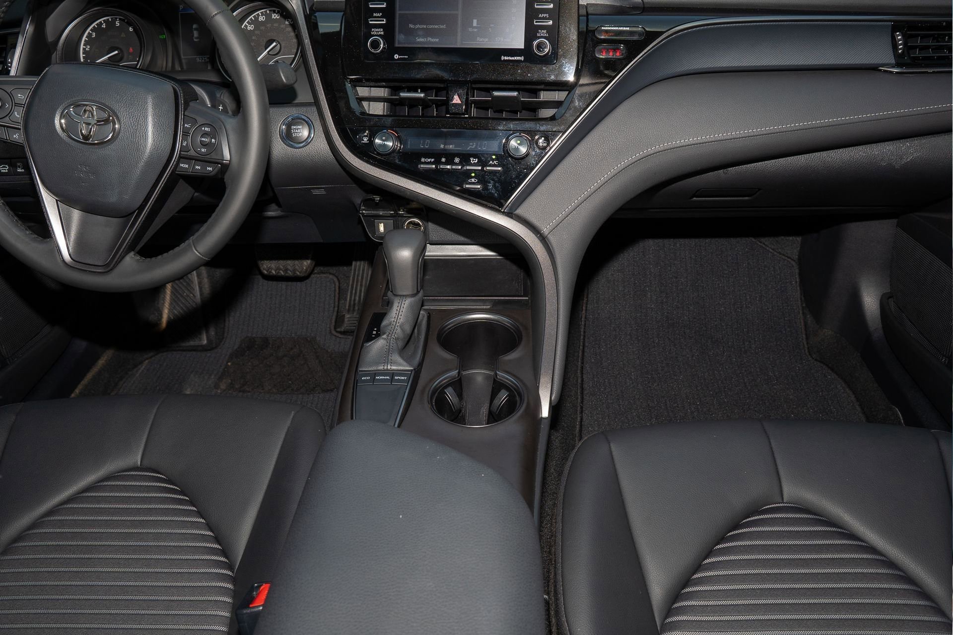 Used 2024 Toyota Camry SE w/ Convenience Package image 25