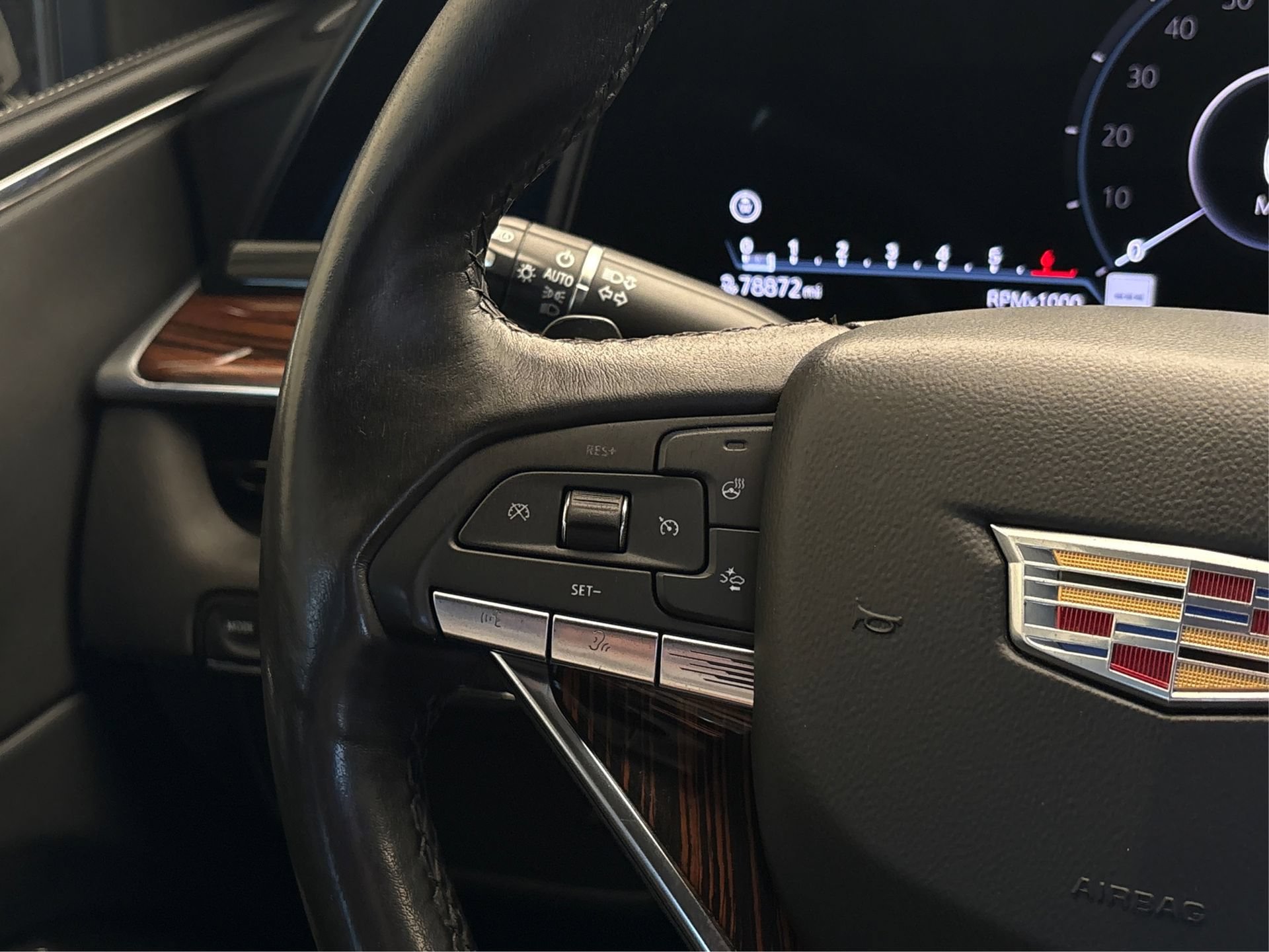 Used 2023 Cadillac Escalade ESV Luxury RWD image 25