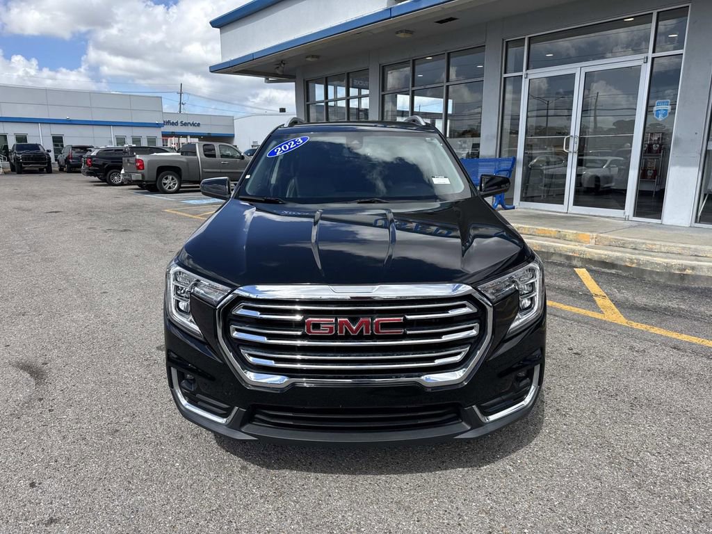 Used 2023 GMC Terrain SLT image 2