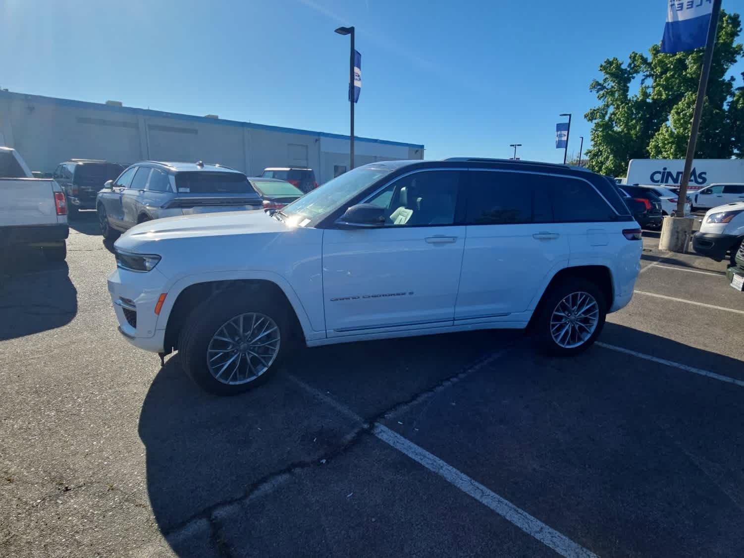 Used 2023 Jeep Grand Cherokee Summit w/ Adv Protech Group IV image 5