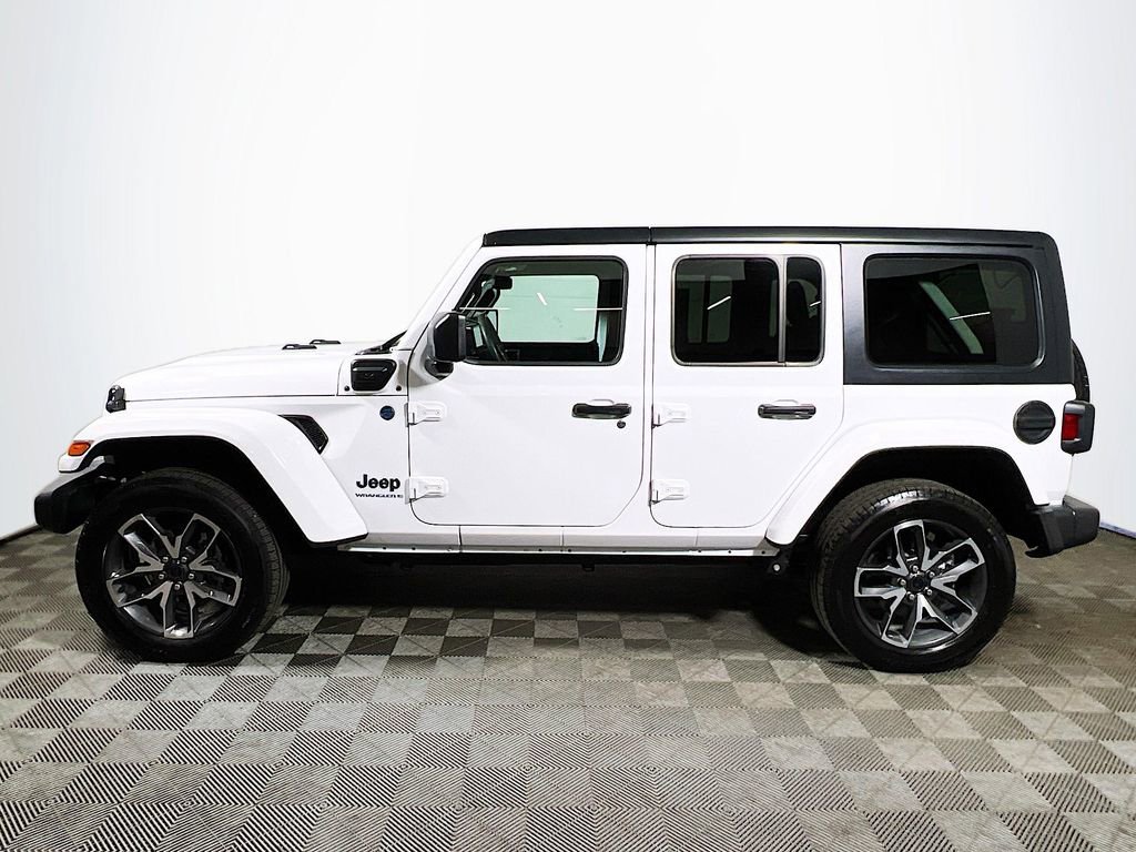 Used 2024 Jeep Wrangler Unlimited image 4