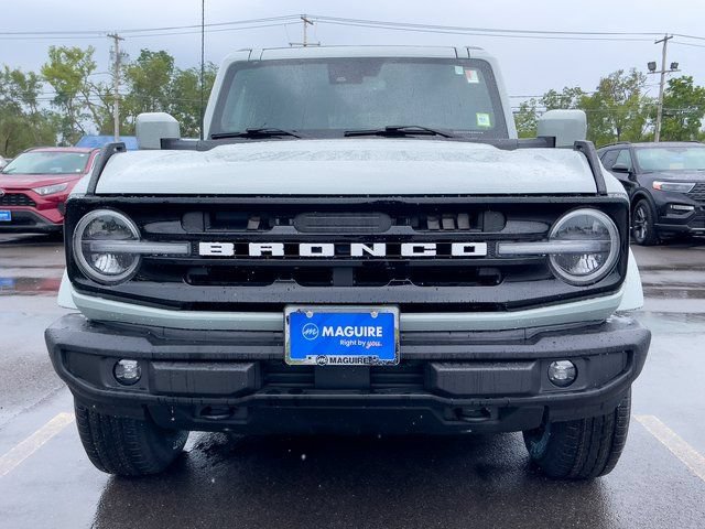 Used 2023 Ford Bronco Outer Banks AWD/4WD image 3