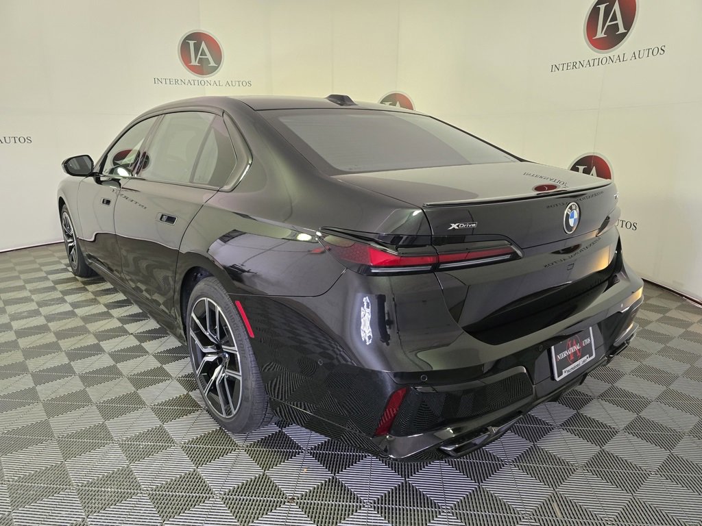 Used 2024 BMW 760i xDrive w/ Executive Package image 7