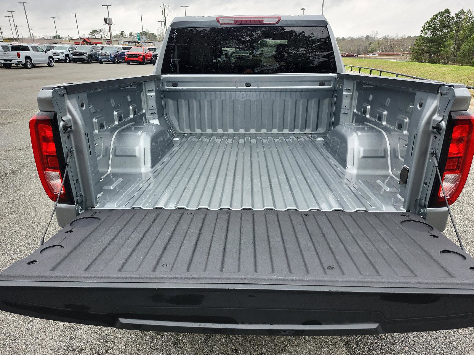 Used 2025 GMC Sierra 1500 SLE image 11